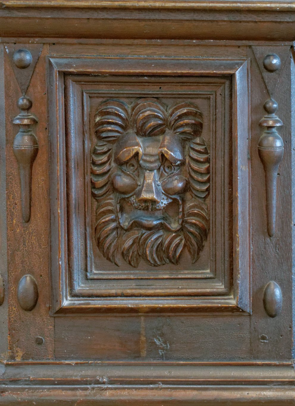 Great Baddow - St Mary - Carved Lion on Pulpit