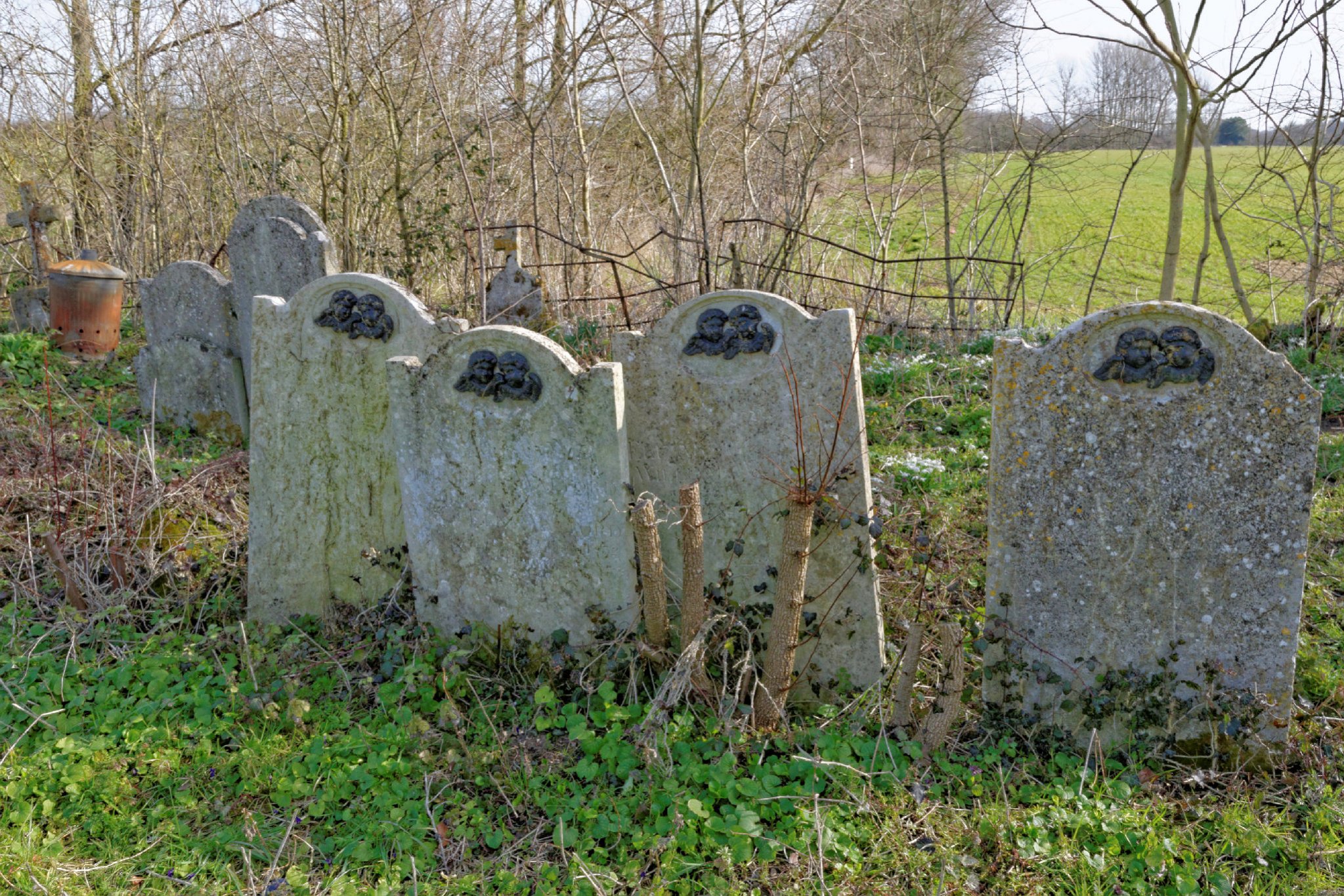 Elmstead Market - St Anne & St Lawrence -Graveyard