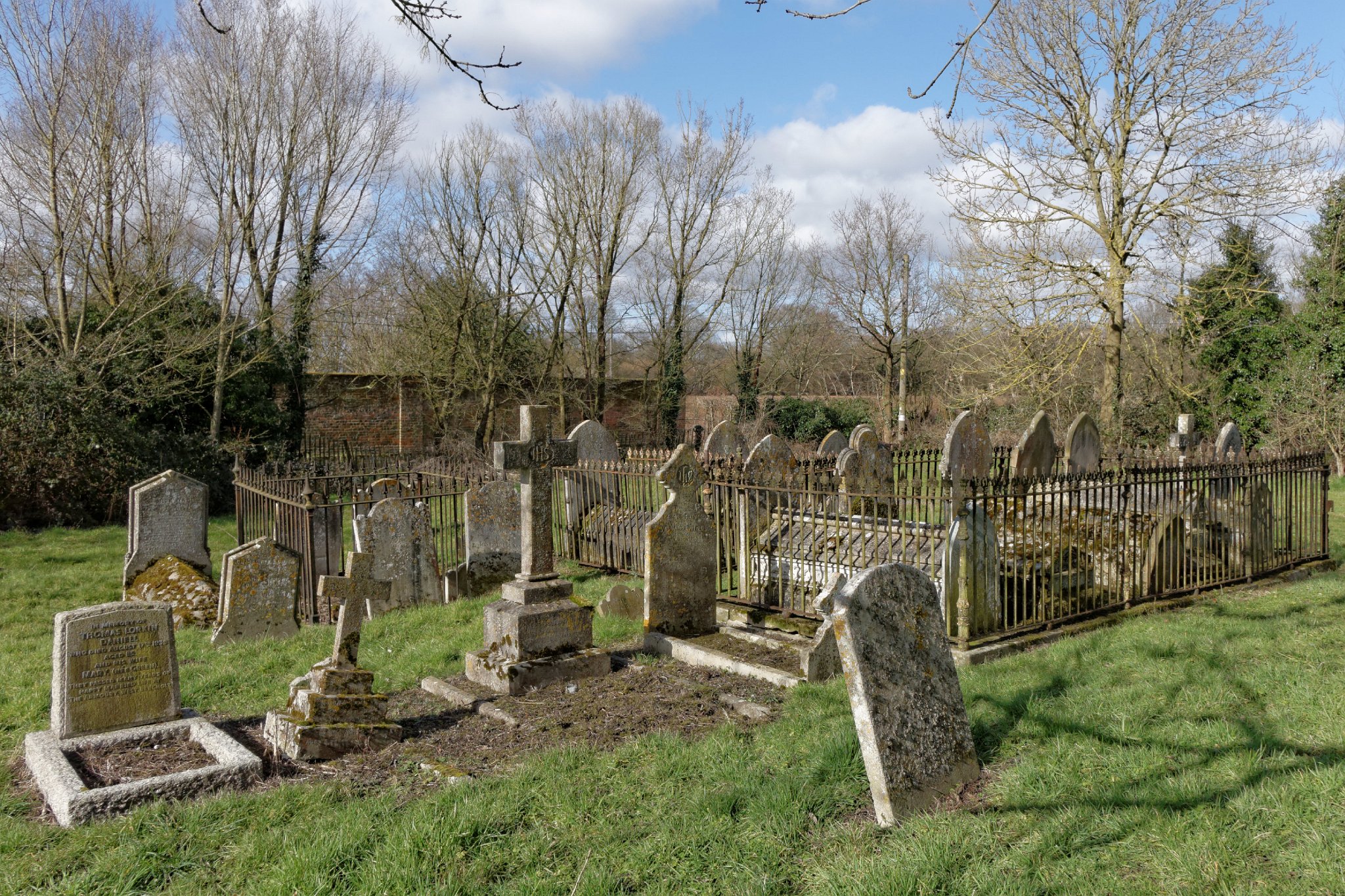 West Bergholt - St Mary - Graveyard
