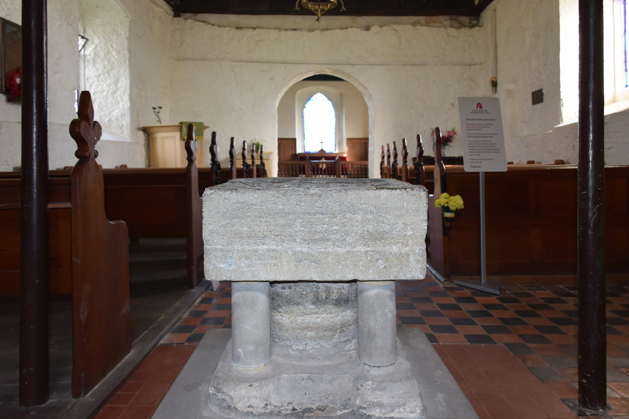 Vange - All Saints - Font